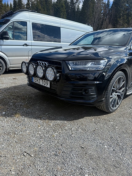 Audi Q7 2 of 4