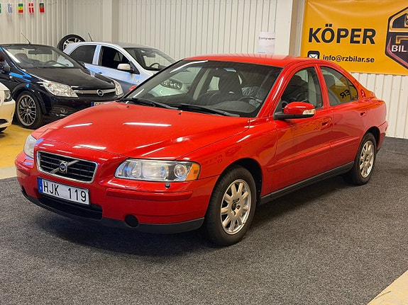 Volvo S60 2 of 5