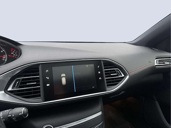 Peugeot 308 SW 13 of 19