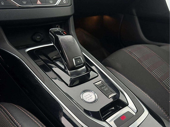 Peugeot 308 SW 12 of 19