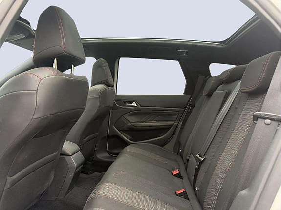 Peugeot 308 SW 15 of 19