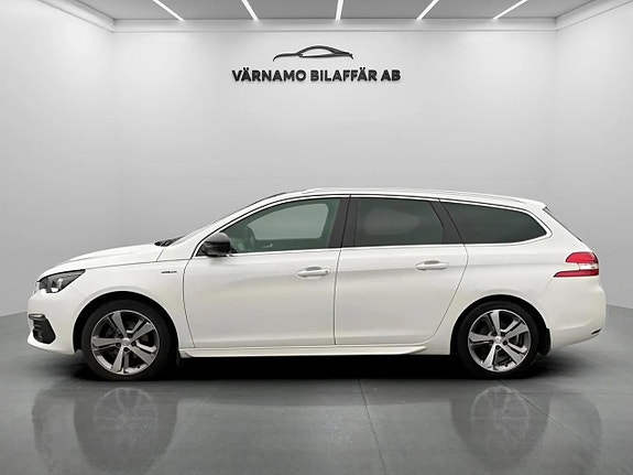 Peugeot 308 SW 2 of 5