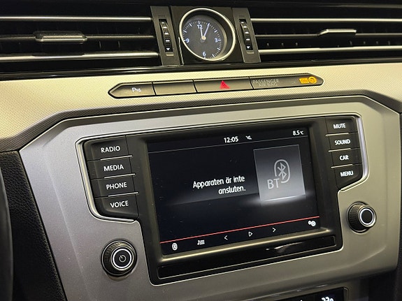 Volkswagen Passat 16 of 27