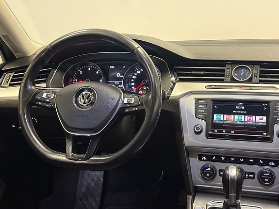 Volkswagen Passat 15 of 27