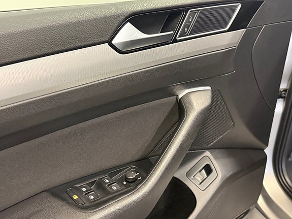 Volkswagen Passat 7 of 27