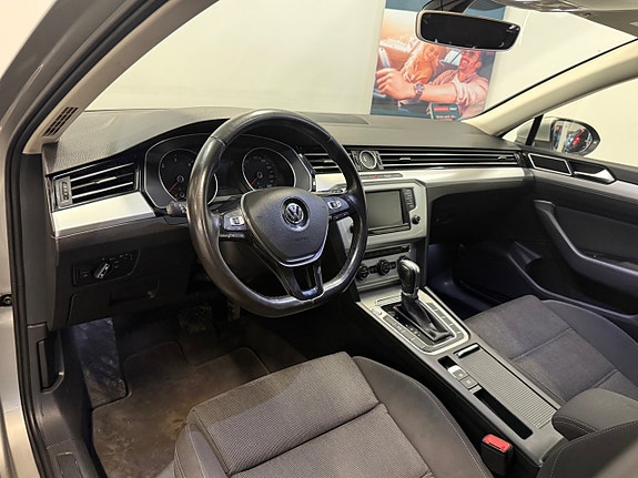 Volkswagen Passat 10 of 27