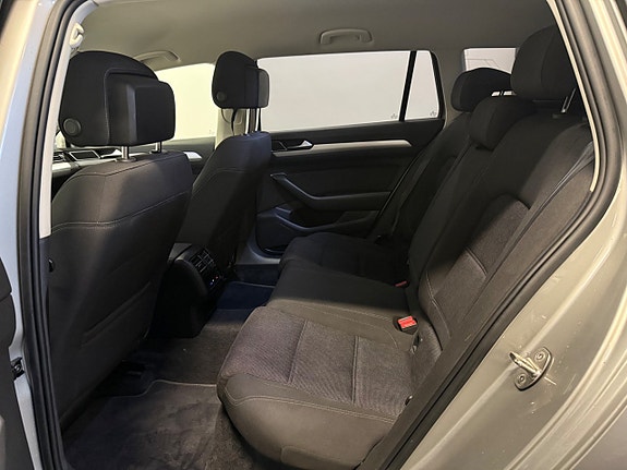 Volkswagen Passat 21 of 27