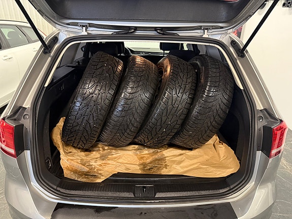Volkswagen Passat 26 of 27