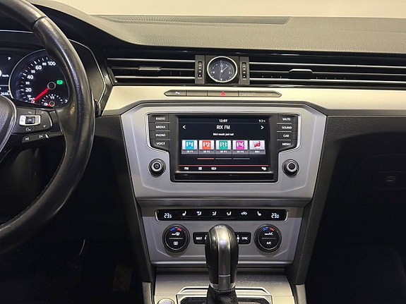 Volkswagen Passat 17 of 27