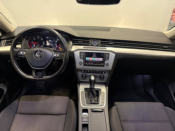 Volkswagen Passat 14 of 27