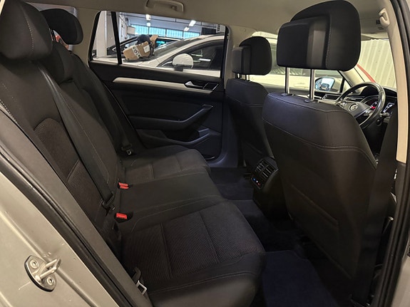 Volkswagen Passat 23 of 27