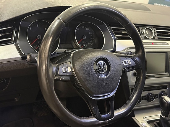 Volkswagen Passat 11 of 27