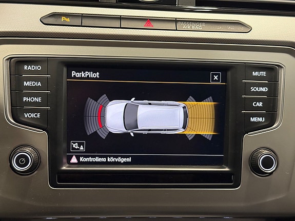 Volkswagen Passat 18 of 27