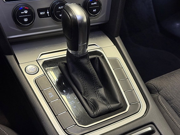 Volkswagen Passat 12 of 27