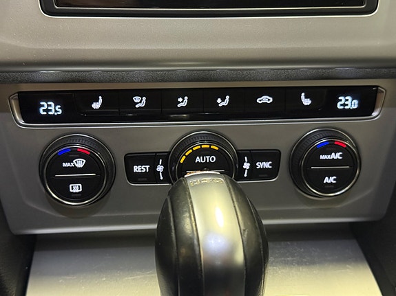 Volkswagen Passat 19 of 27
