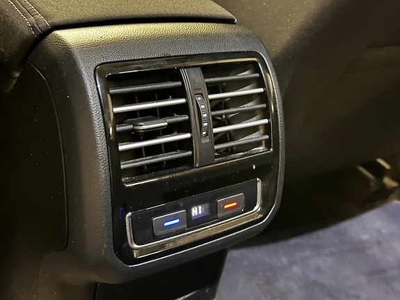 Volkswagen Passat 22 of 27