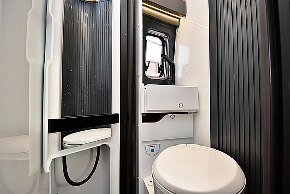 Knaus 600 ME Boxlife Platinum Selection, Långbäddar 24 of 27