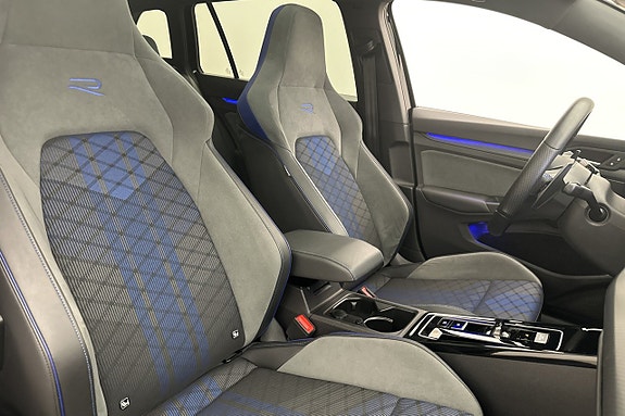Volkswagen Golf VIII 24 of 30