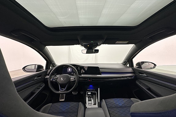 Volkswagen Golf VIII 11 of 30
