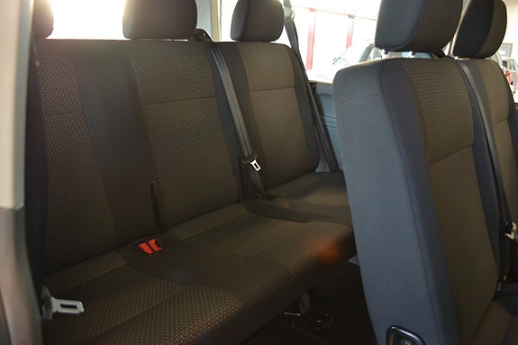 Volkswagen Caravelle 8 of 11