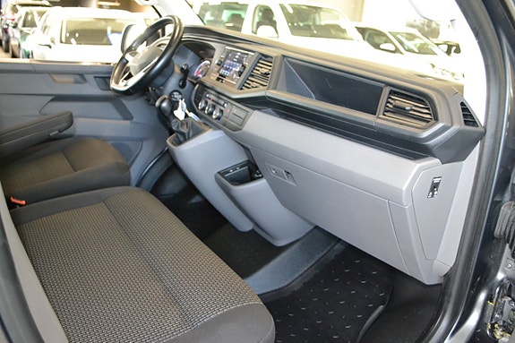 Volkswagen Caravelle 6 of 11
