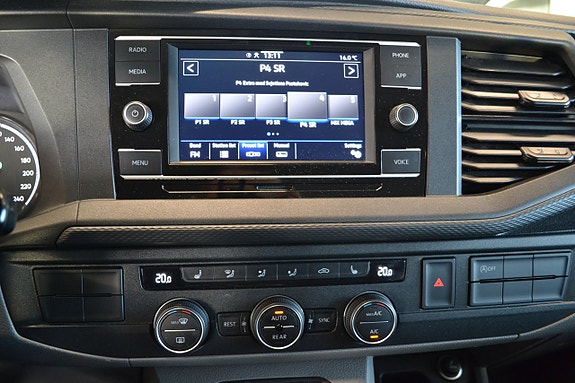 Volkswagen Caravelle 11 of 11