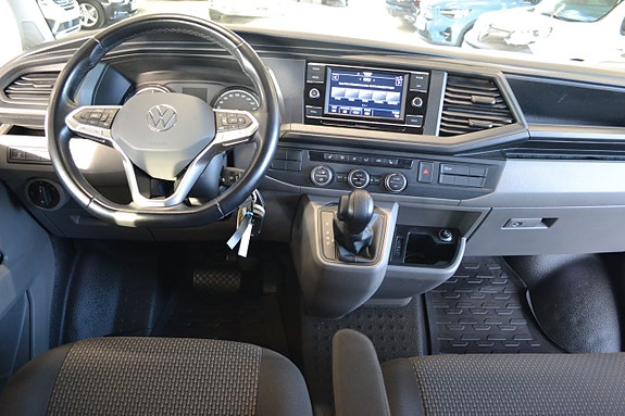 Volkswagen Caravelle 5 of 5