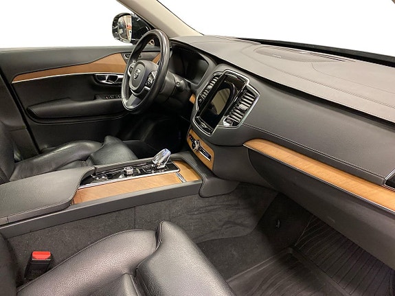 Volvo XC90 4 of 14