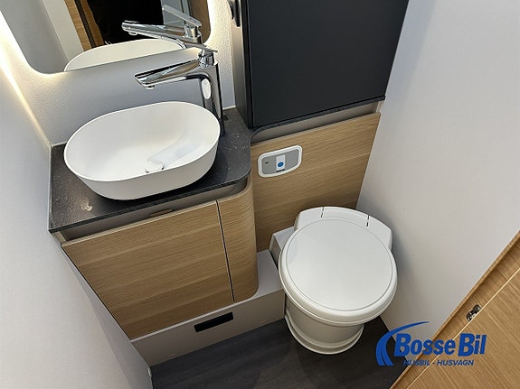 Adria Coral 670 DL 60Y *JUBILEUMSMODELL* 8 of 19