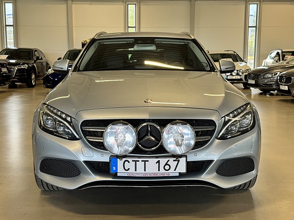 Mercedes-Benz C220 2 of 5