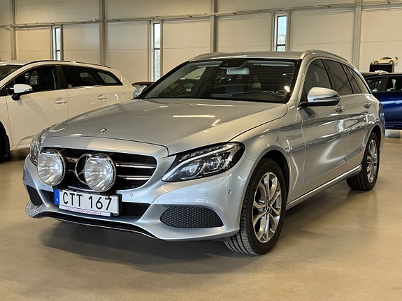 Mercedes-Benz C220 3 of 5