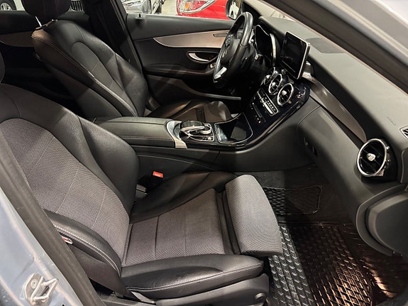 Mercedes-Benz C220 11 of 25