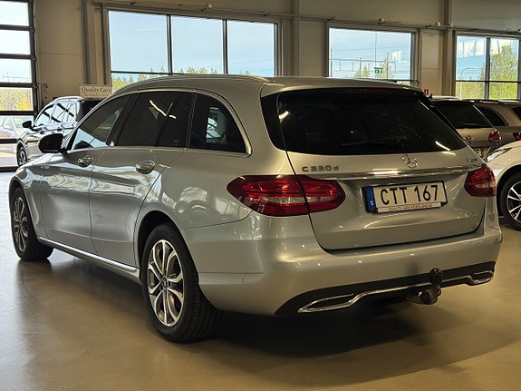 Mercedes-Benz C220 4 of 5