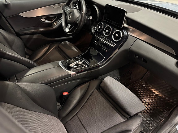 Mercedes-Benz C220 10 of 25