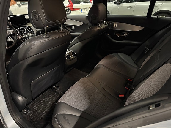 Mercedes-Benz C220 9 of 25