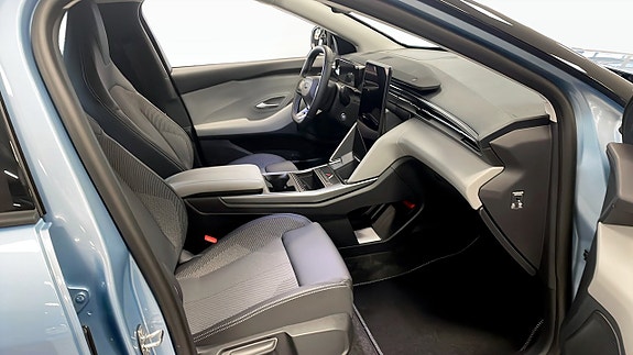 Ford Explorer 3 of 12