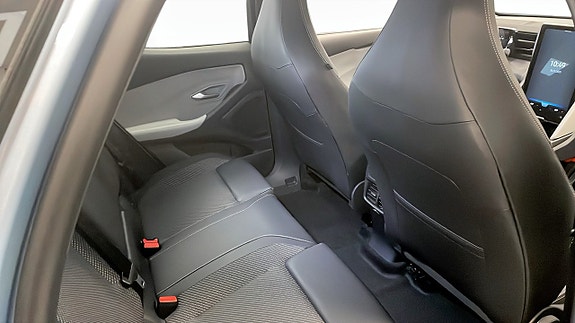 Ford Explorer 5 of 12