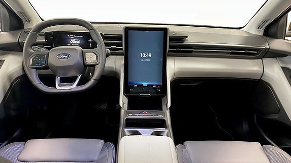 Ford Explorer 4 of 12