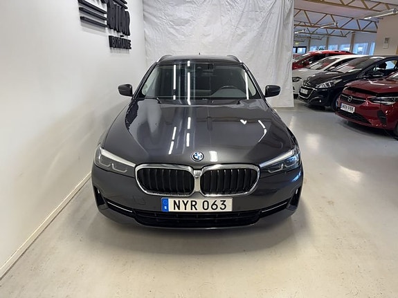 BMW 530e 2 of 9