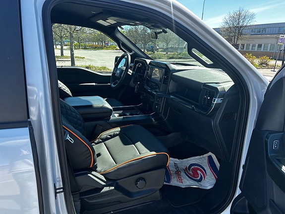 Ford F-150 11 of 19