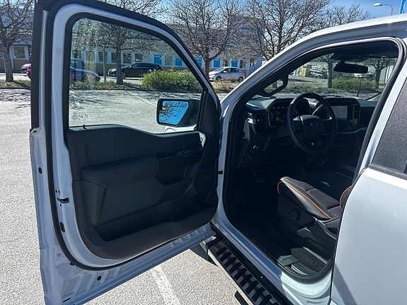 Ford F-150 12 of 19