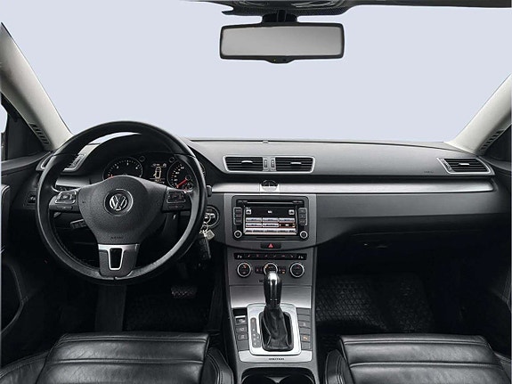 Volkswagen Passat 17 of 21