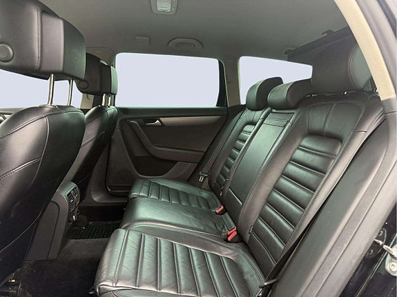 Volkswagen Passat 16 of 21