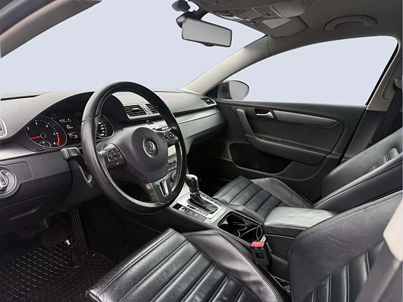 Volkswagen Passat 9 of 21