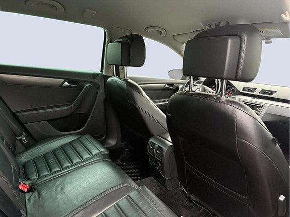 Volkswagen Passat 18 of 21