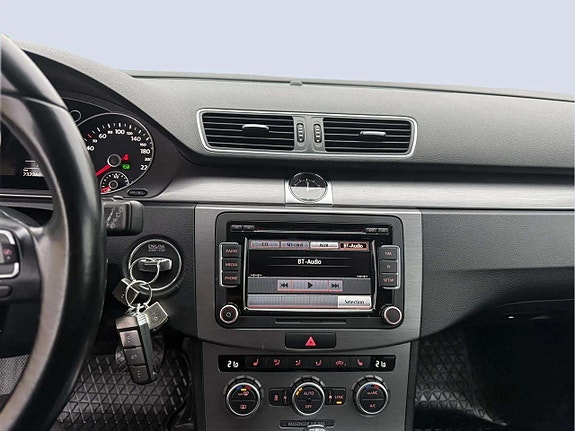 Volkswagen Passat 15 of 21