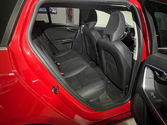 Volvo V60 10 of 14