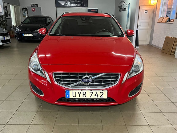 Volvo V60 2 of 14