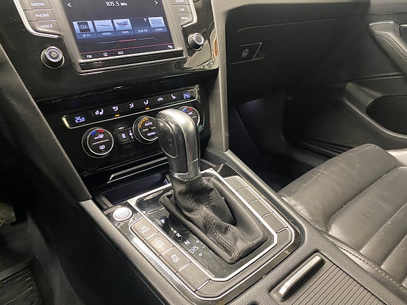 Volkswagen Passat 15 of 18