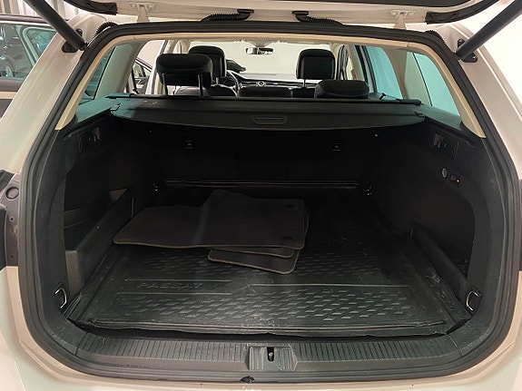 Volkswagen Passat 6 of 18